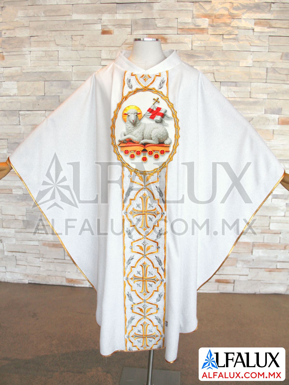 04 IMPERIAL Casulla Central Blanco Medallon Cordero Pascual 2026 (1)